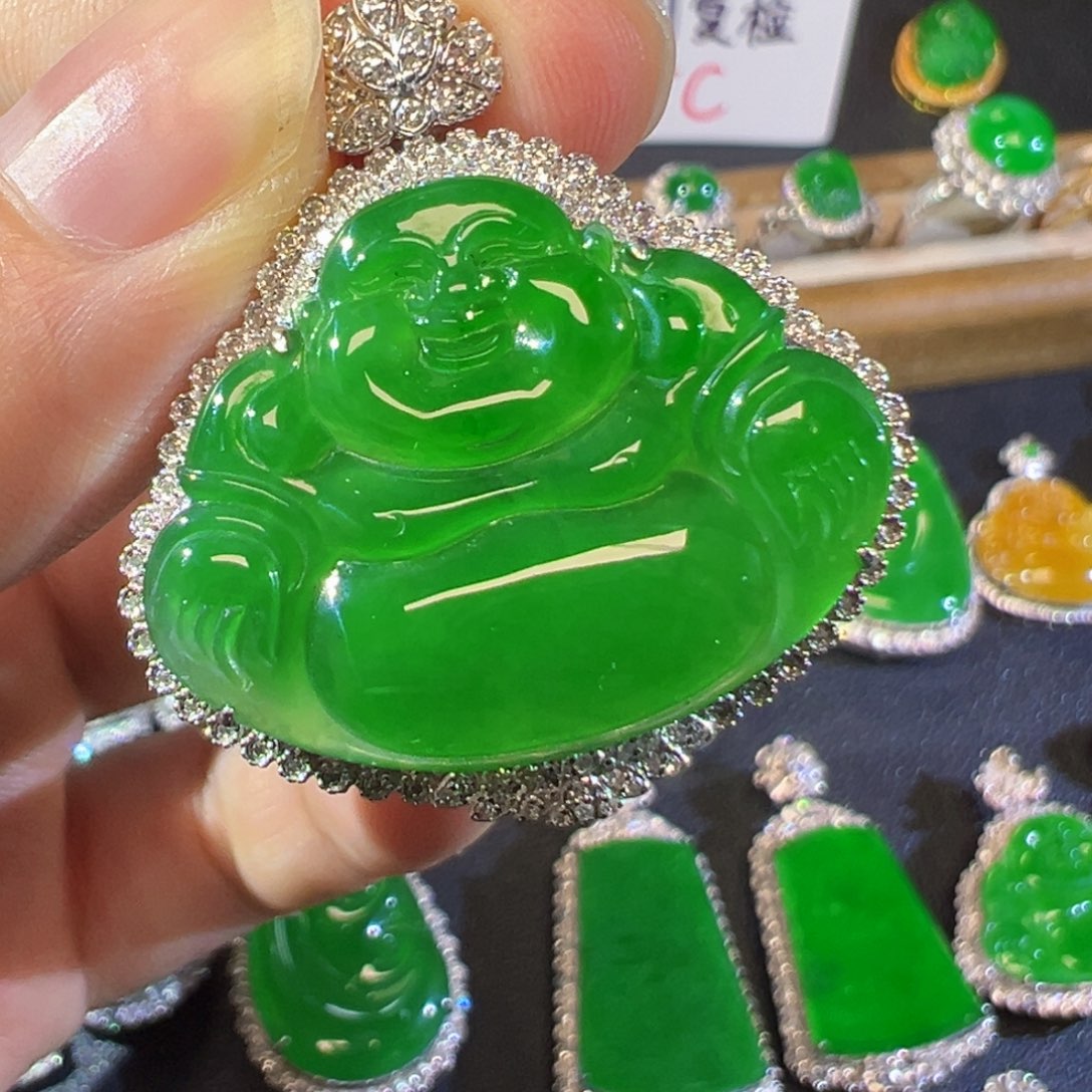 翡翠18K金镶嵌颈饰