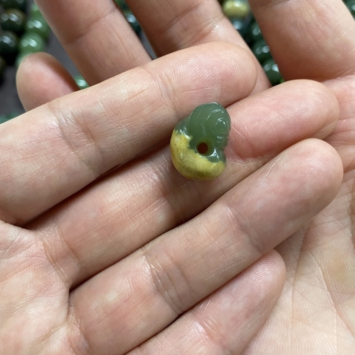 未镶嵌手链透闪石质玉心*