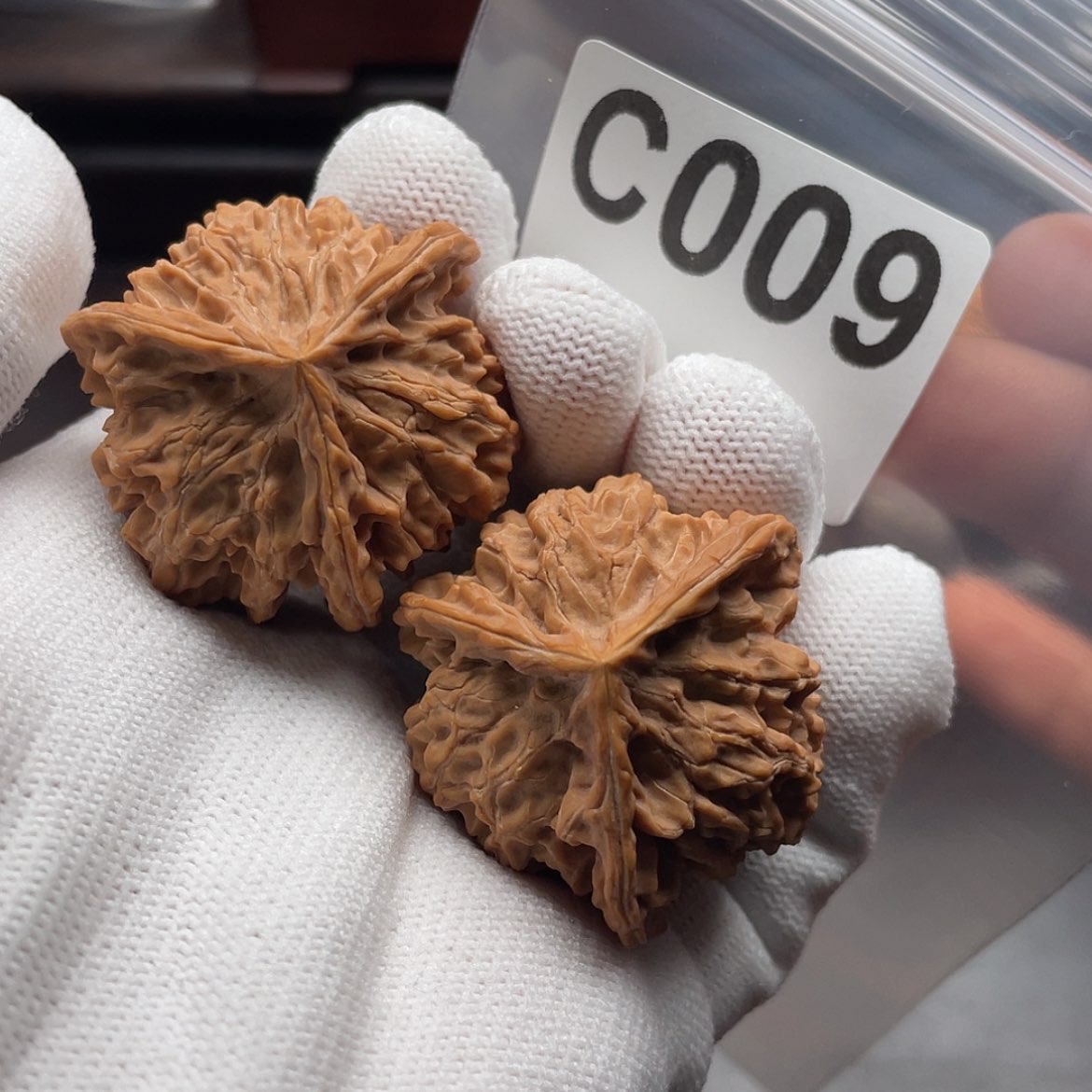 【闪购商品】文玩核桃吊坠C009三棱奔37