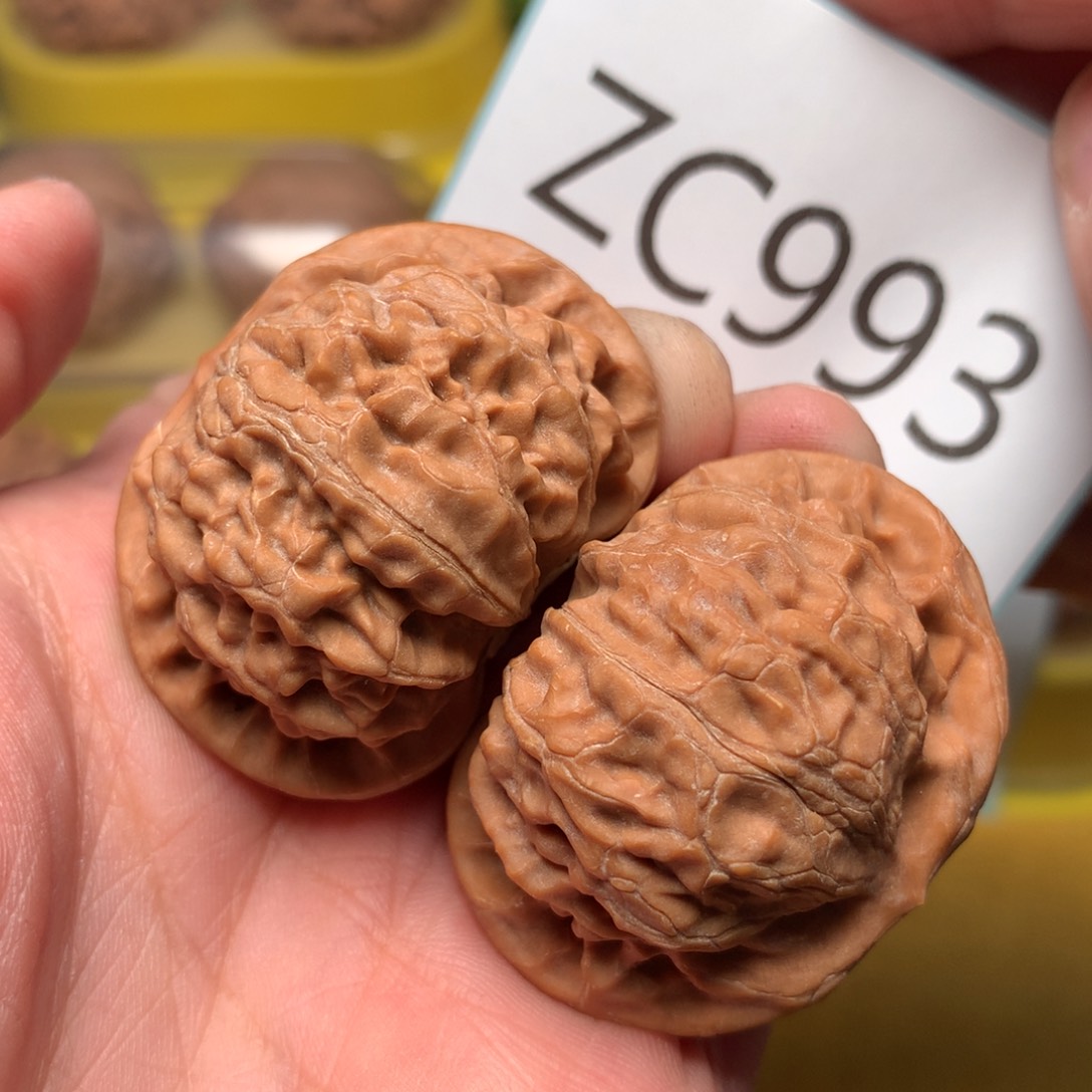 文玩核桃把件红皮肉灯40