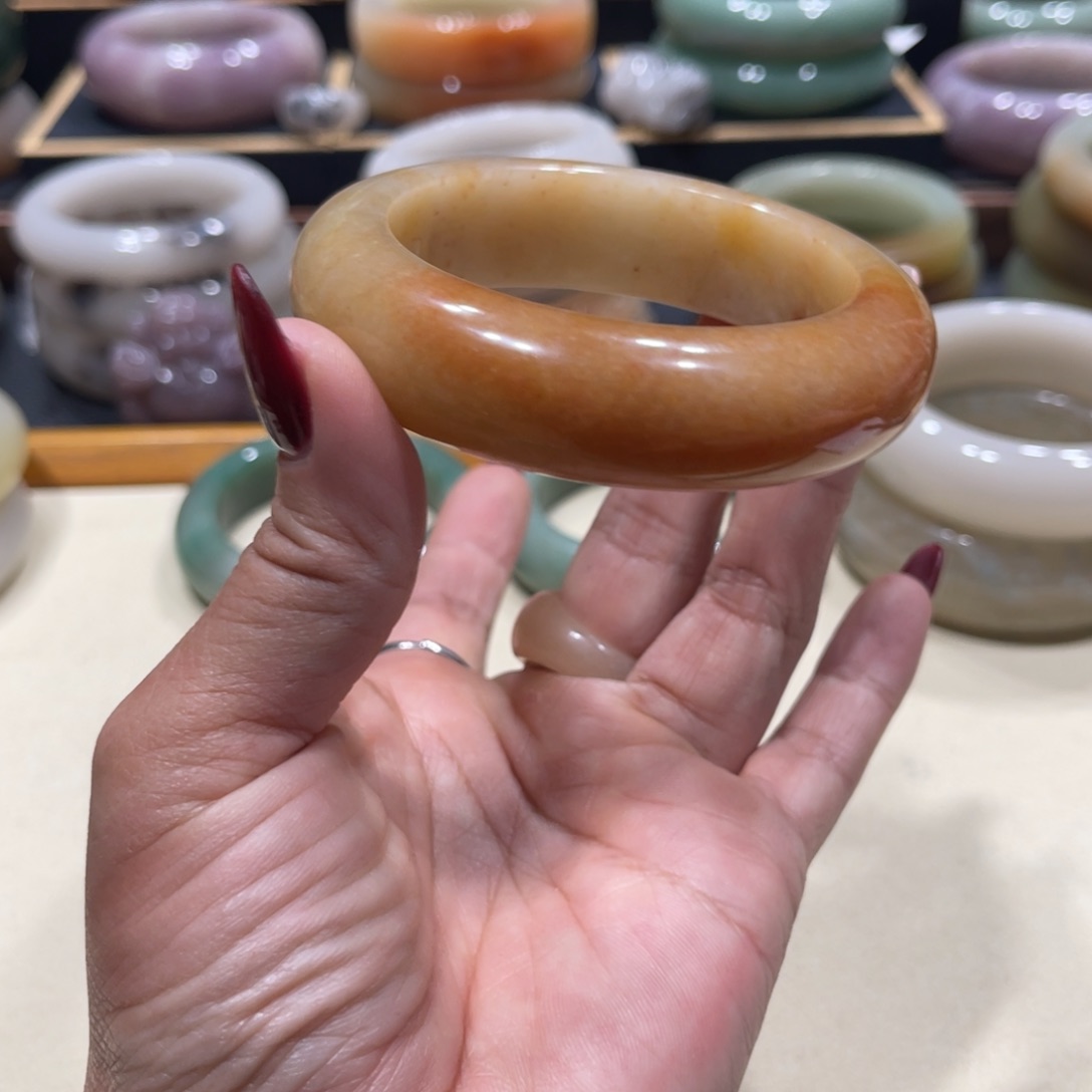 未镶嵌手镯石英岩玉