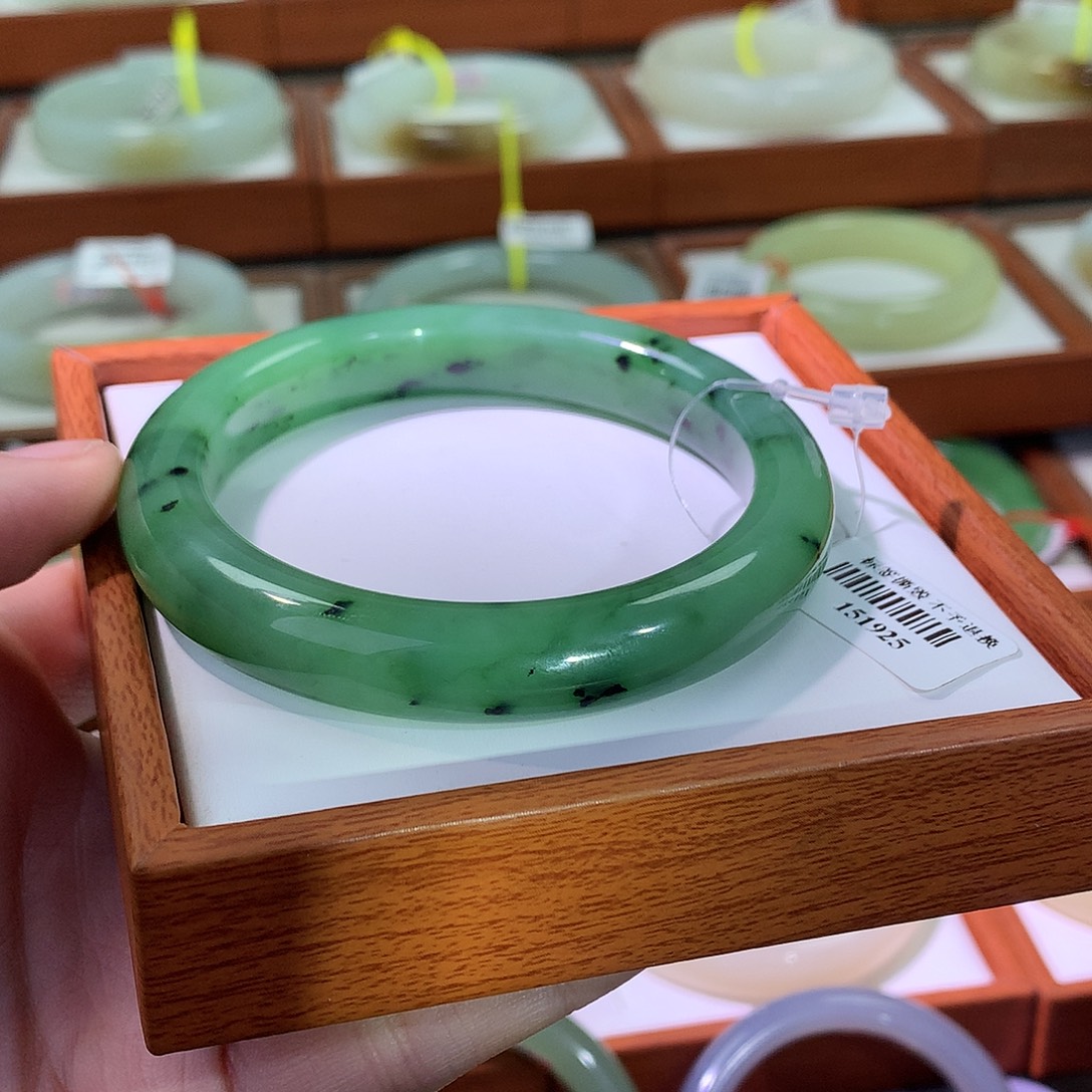 和田玉未镶嵌手镯58 果绿