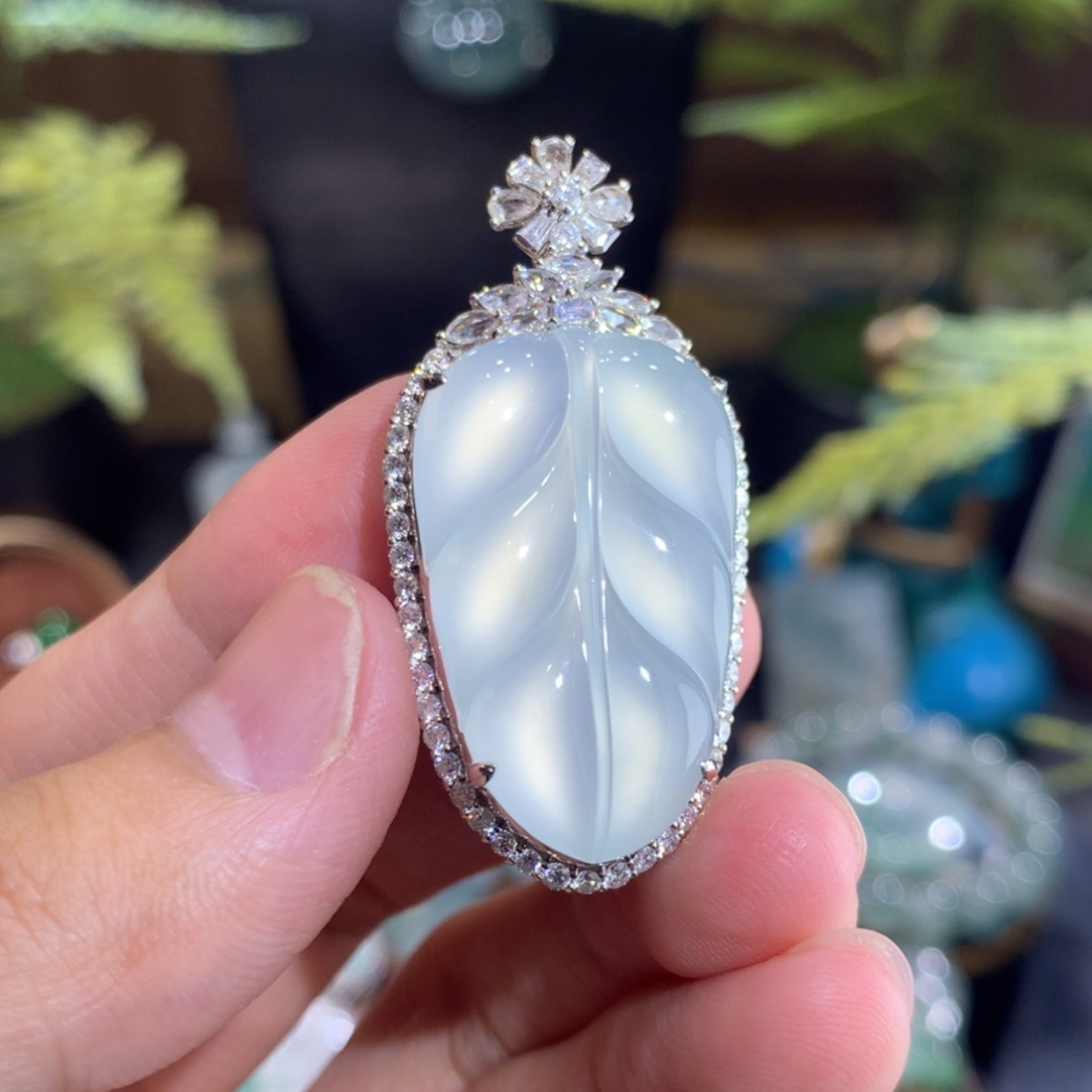 【闪购商品】翡翠18K金镶嵌颈饰叶子