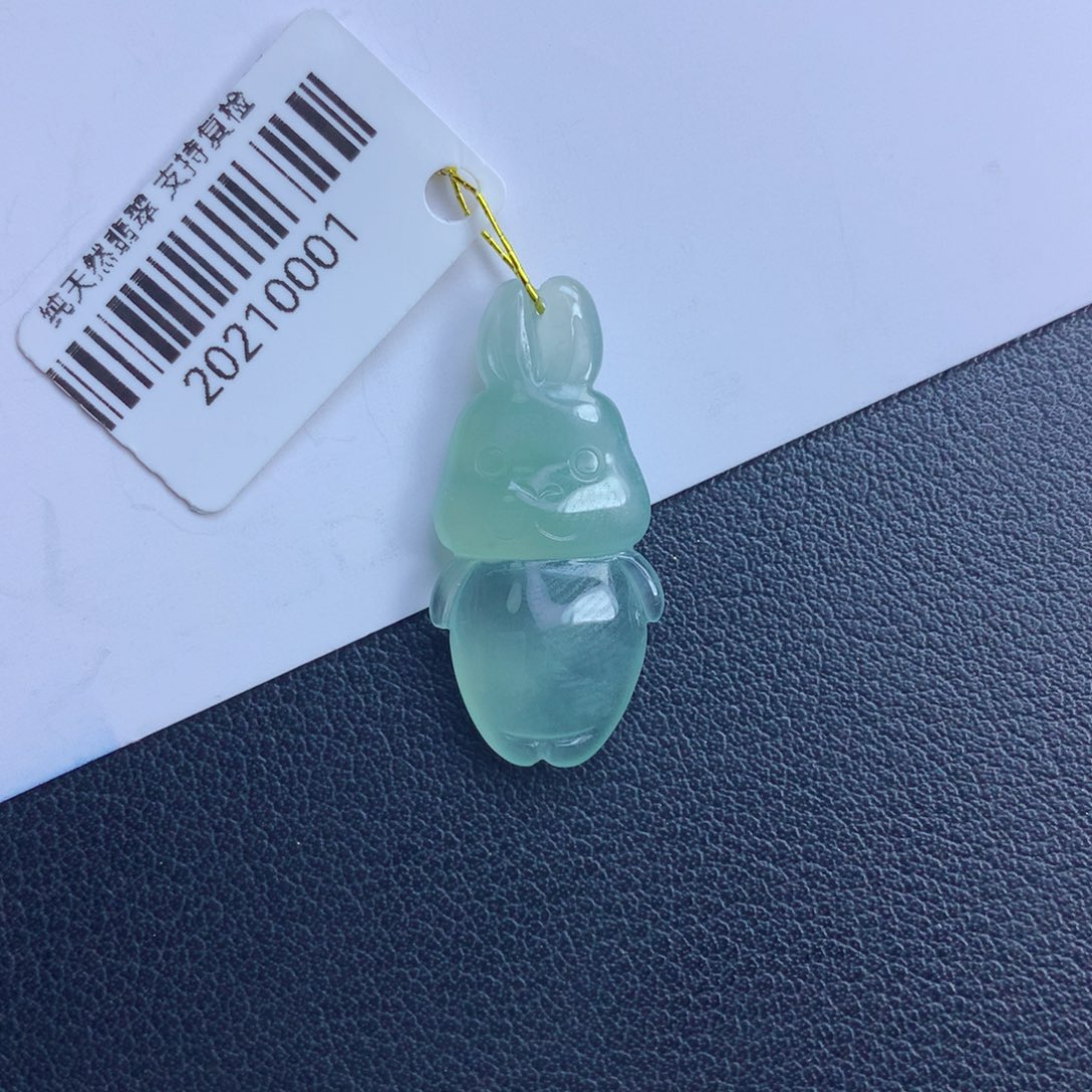 翡翠颈饰未镶嵌兔兔