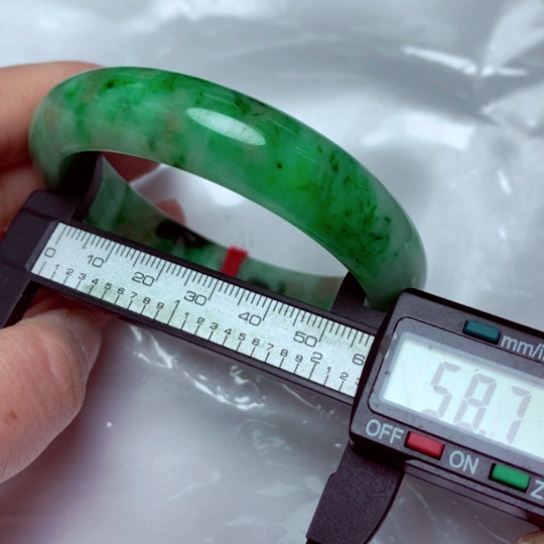 翡翠手镯未镶嵌手镯