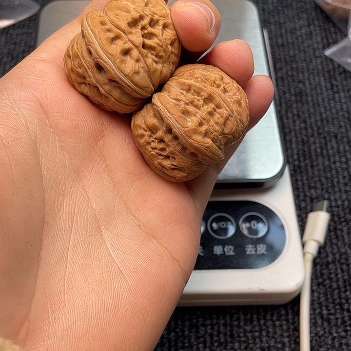 一***肉文玩核桃吊坠元宝