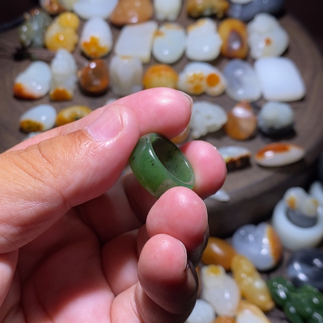 @***好颈饰未镶嵌和田玉