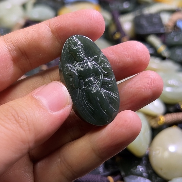 和田玉未镶嵌颈饰