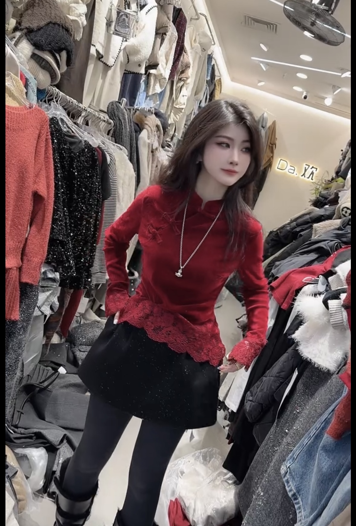 新年款红色新中式T恤女2026年早春网红新款国风盘扣蕾丝拼接上衣