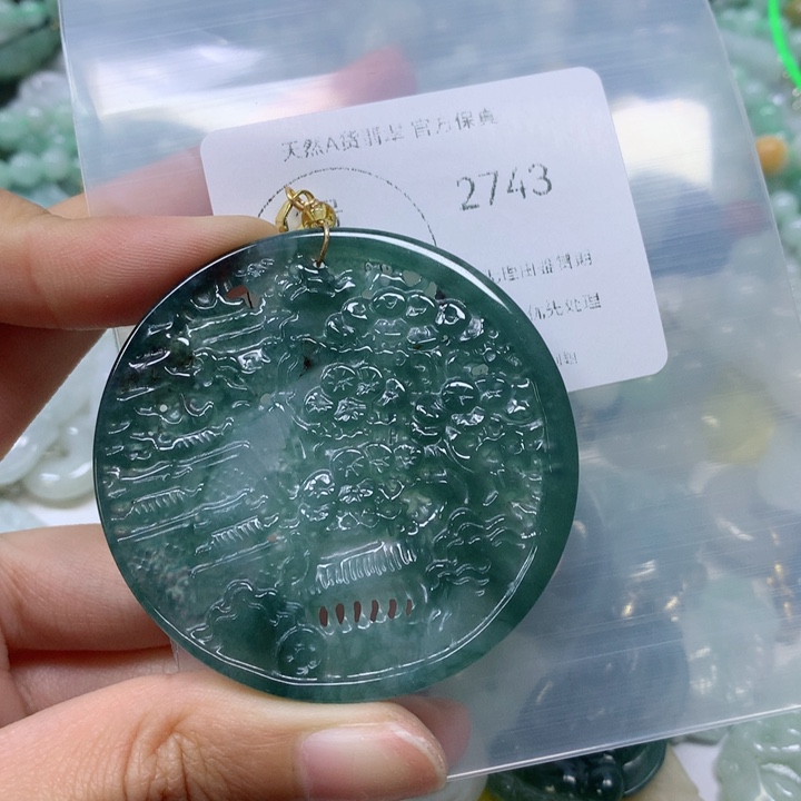 翡翠挂件未镶嵌翡翠