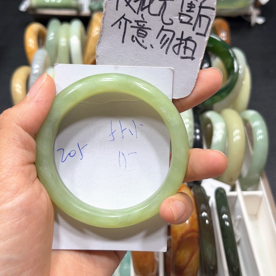 蛇纹石玉未镶嵌手镯
