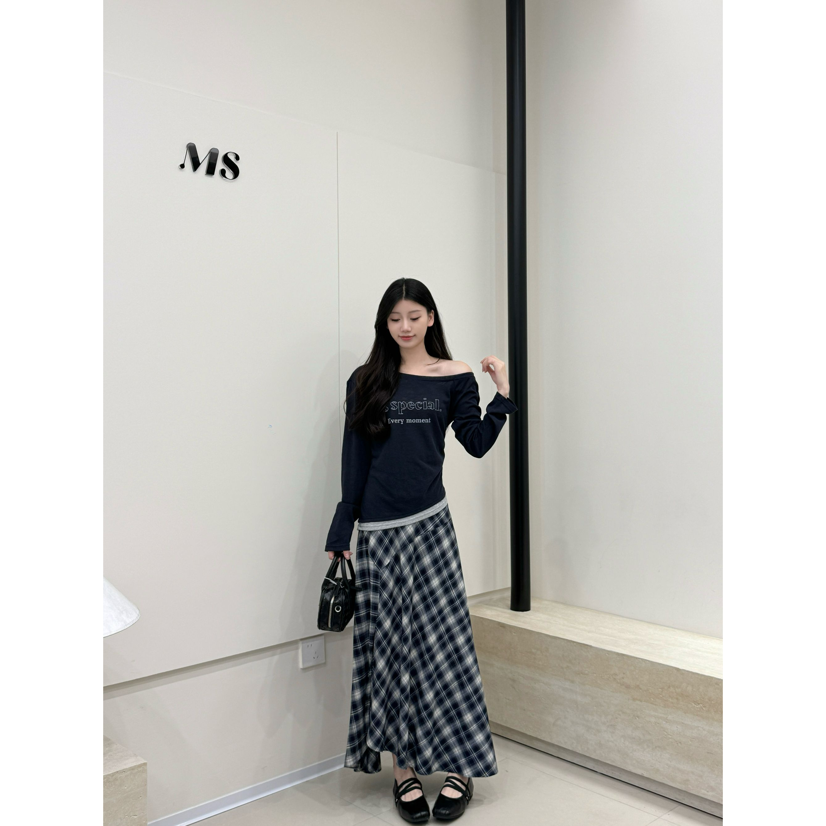 韩系条纹斜领纹字母印花长袖T恤宽松显瘦不规则上衣2025秋新款