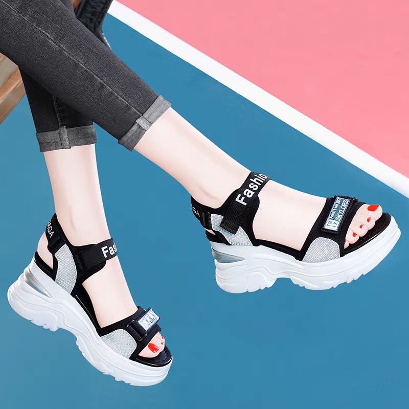 运动凉鞋女2025夏季新款轻便百搭松糕厚底网红坡跟平底软底沙滩鞋