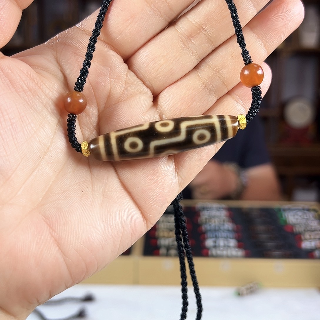 玛瑙/玉髓合金颈饰～张魁