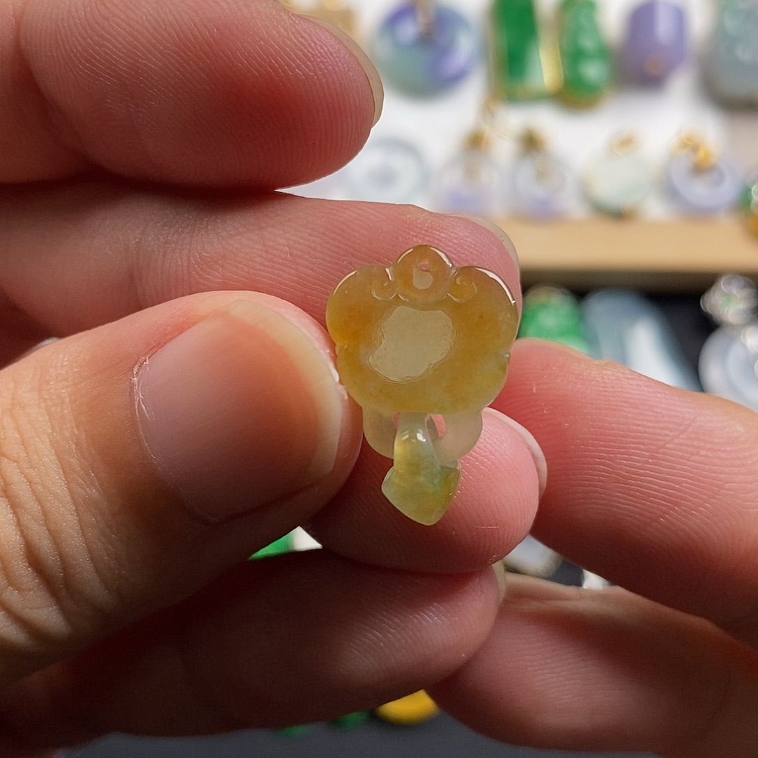 翡翠未镶嵌颈饰翡翠