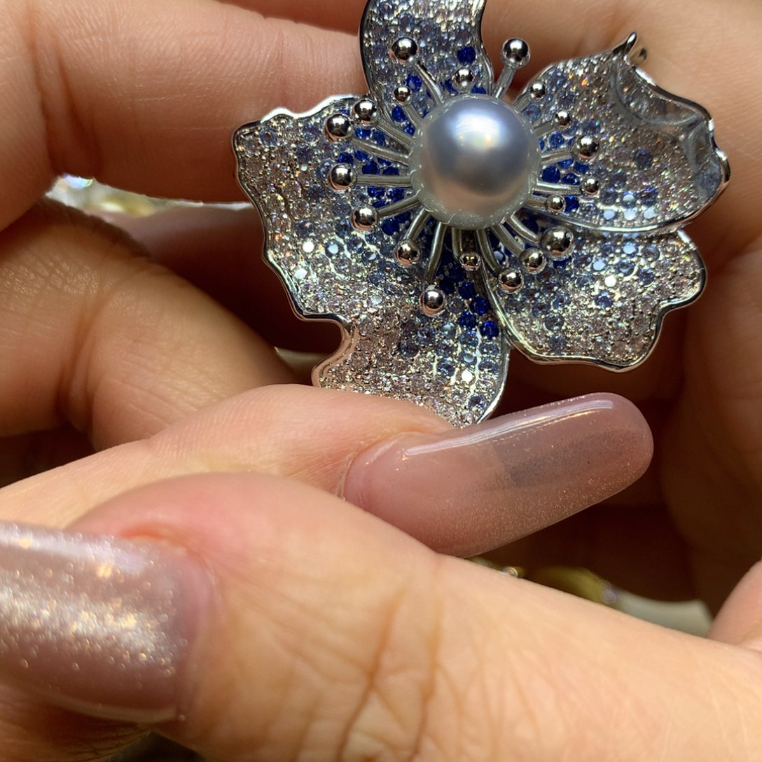 未镶嵌胸饰海水珍珠