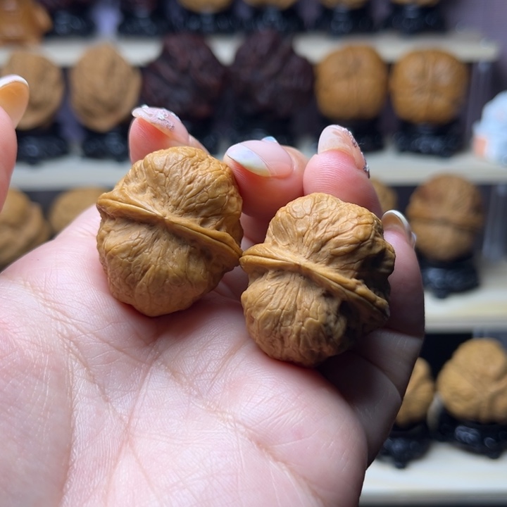 桃核把件洪*10—————————