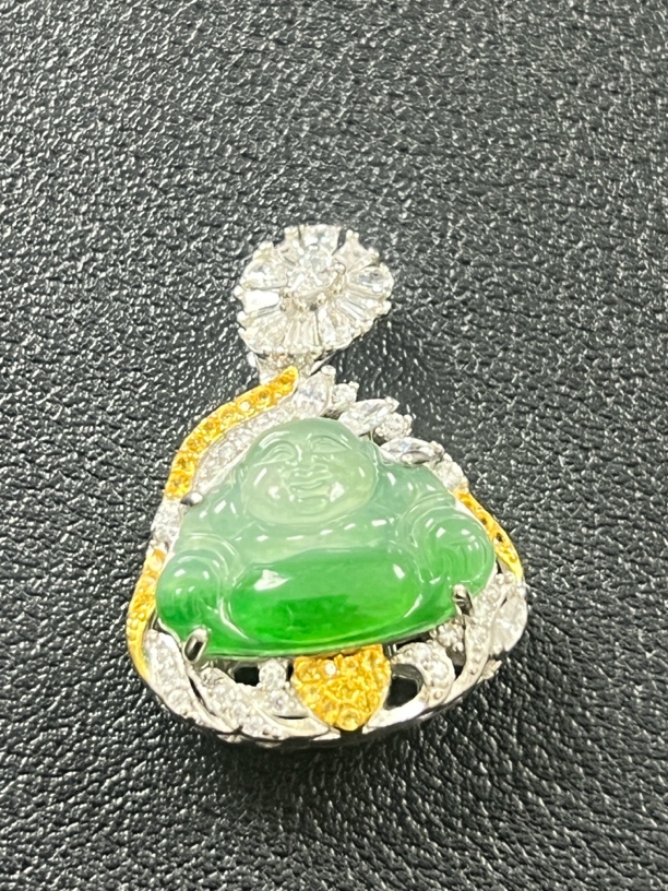 天然翡翠A货 俏色佛公吊坠 S925银镶