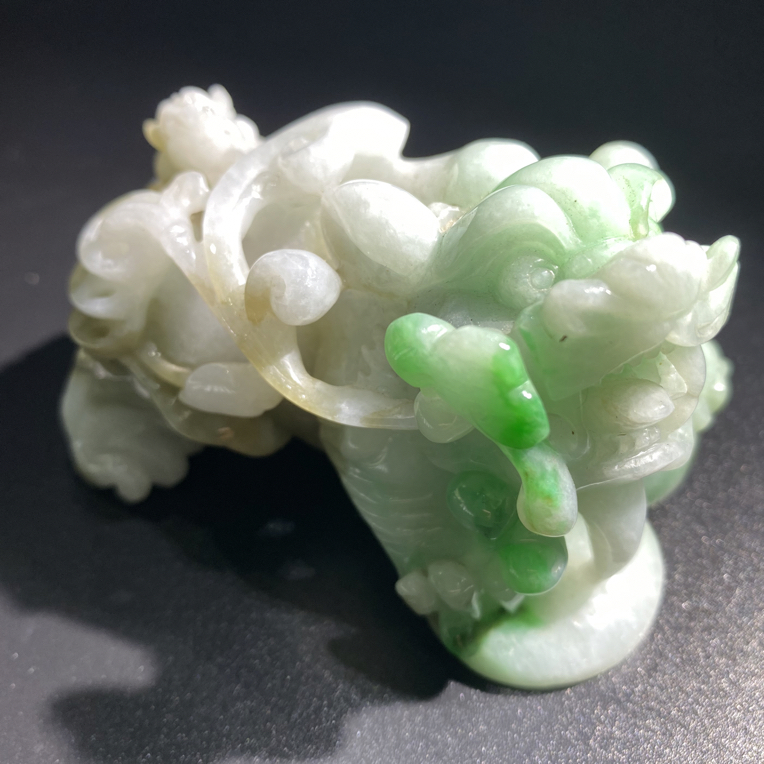 翡翠飘绿貔貅手把玩件与摆件85mm