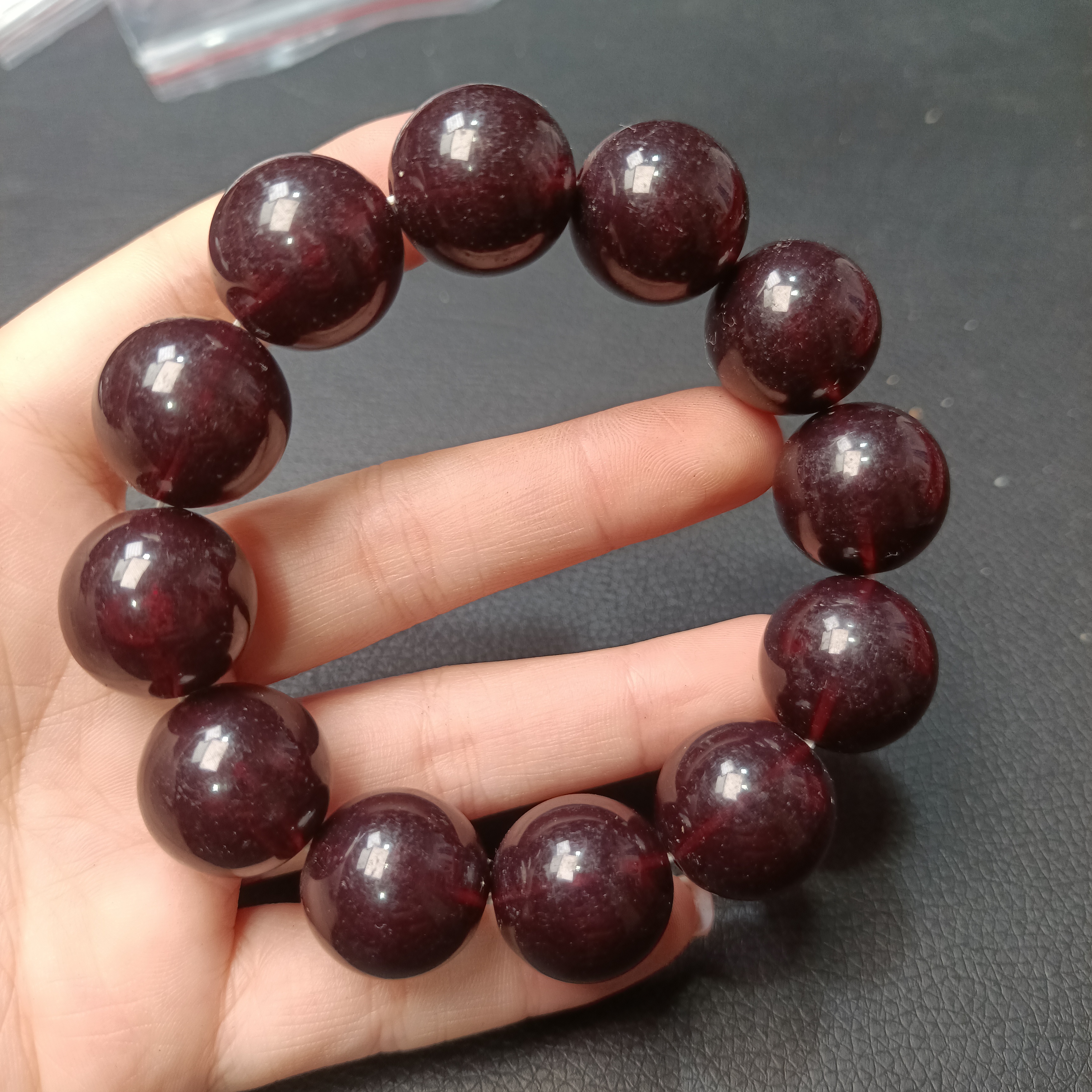 B  502 卡20 血珀手串