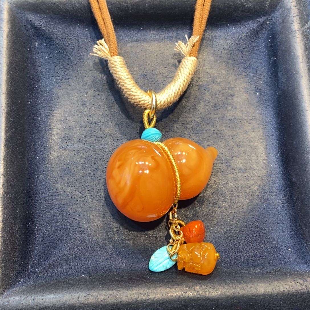 琥珀未镶嵌颈饰蜜蜡