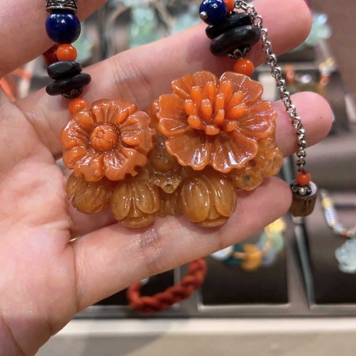 蛇纹石玉颈饰未镶嵌