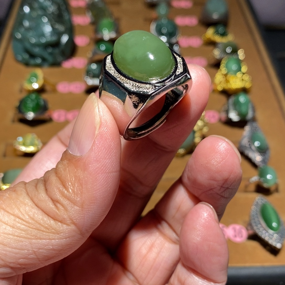 和田玉未镶嵌戒指