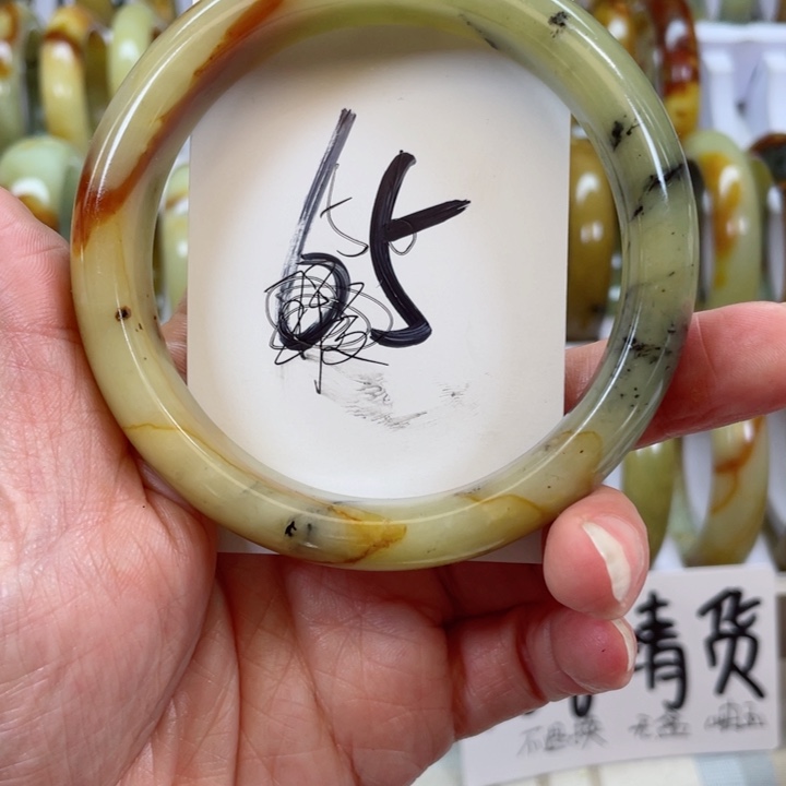 蛇纹石玉手镯未镶嵌