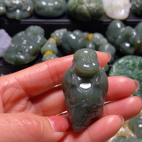 颈饰未镶嵌和田玉（糖玉）