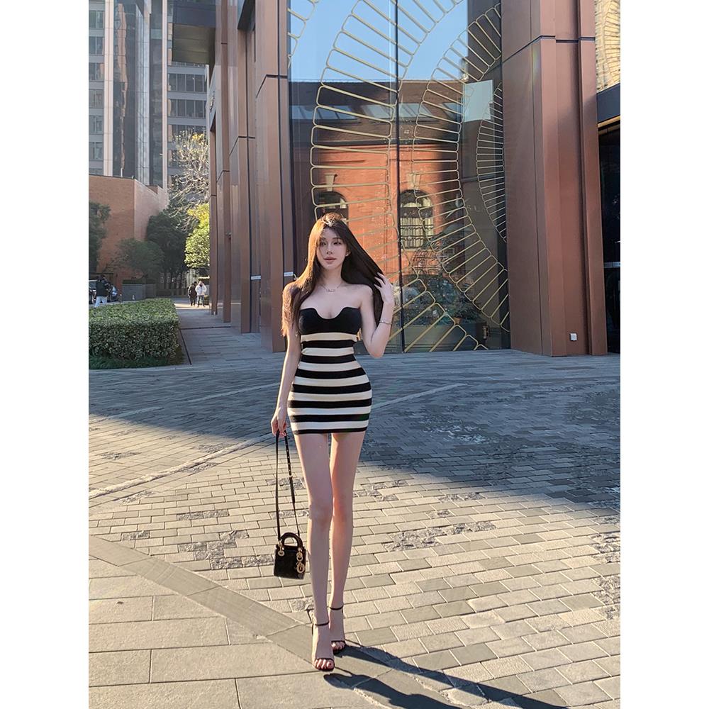 慕拾里MSL 东京恋人 黑白条纹弹力修身气质辣妹纯欲显身材包臀裙