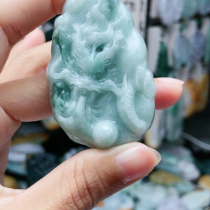 颈饰足铂镶嵌翡翠翡翠