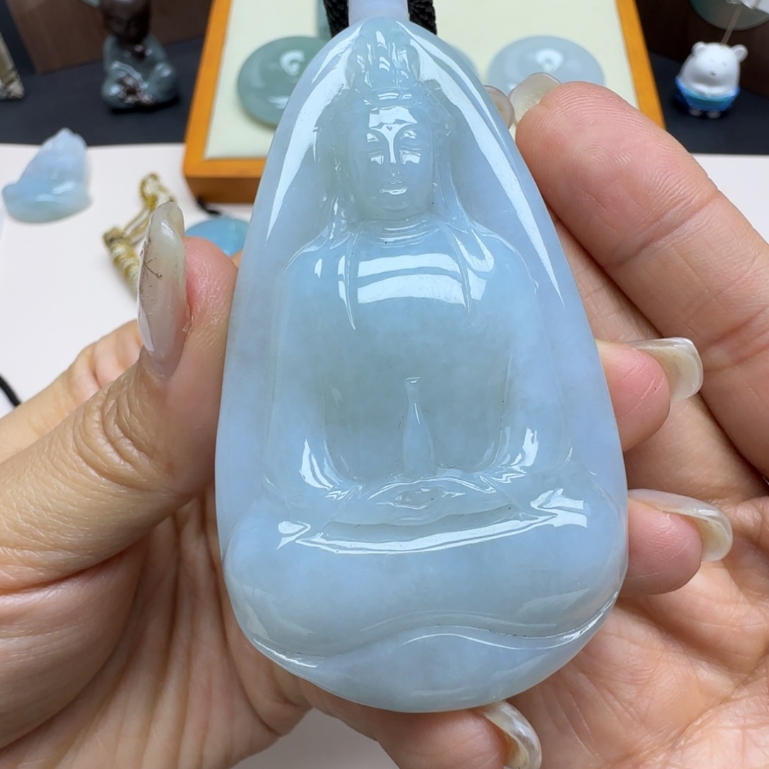 阿****翡翠未镶嵌颈饰素衣