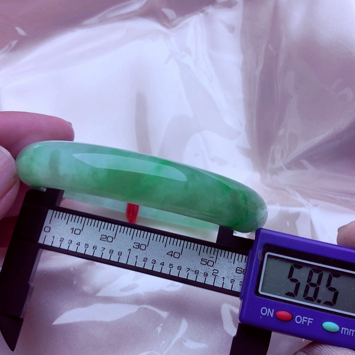 翡翠手镯未镶嵌手镯