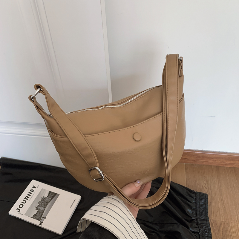 今年爆款新款高级百搭饺子包时尚单肩包斜挎包女包简约潮流洋气包