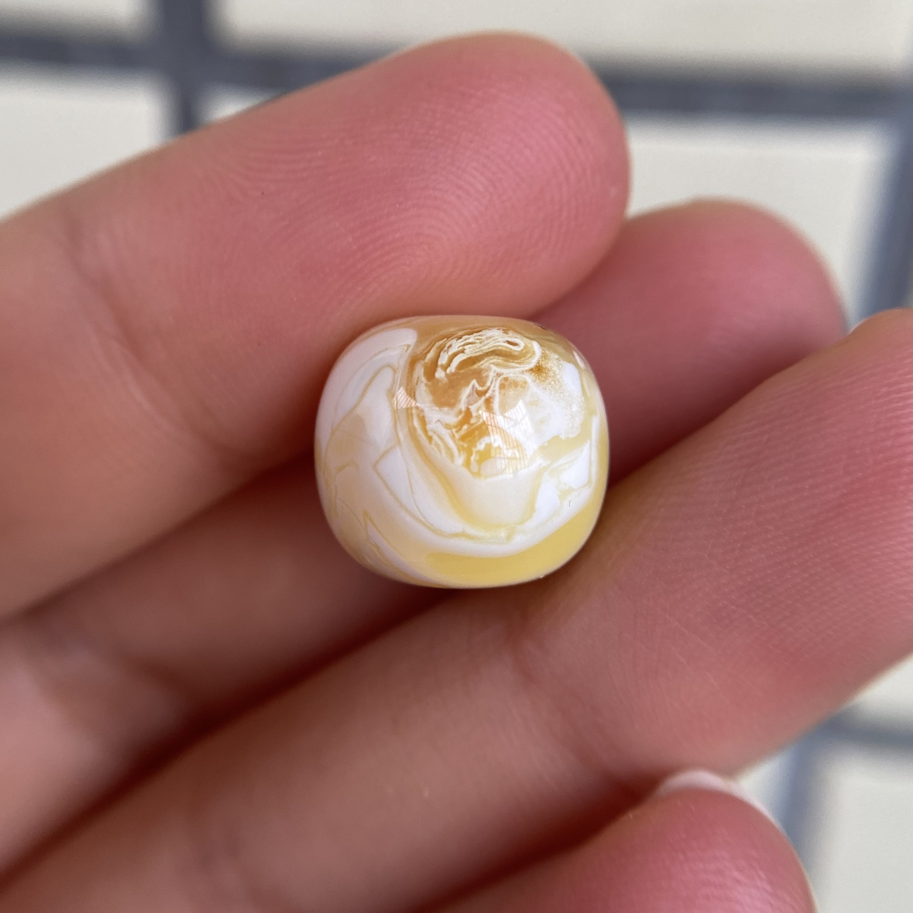 蜜蜡浓蜡妖花拉丝老型13.2×12.1mm，很妖，有点植物，全品不是这价