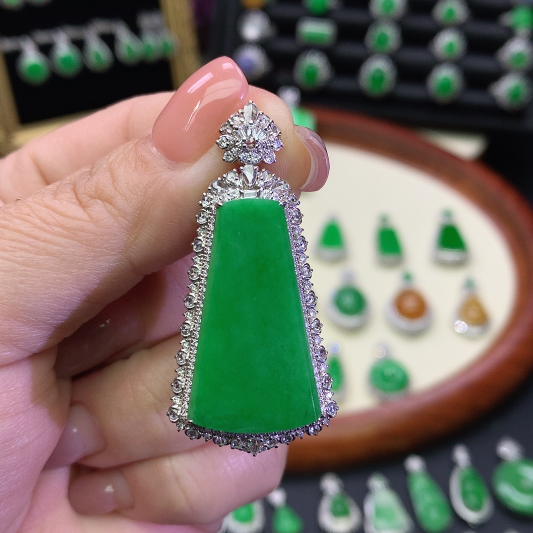 曹***丽翡翠18K金镶嵌吊坠(不含链)