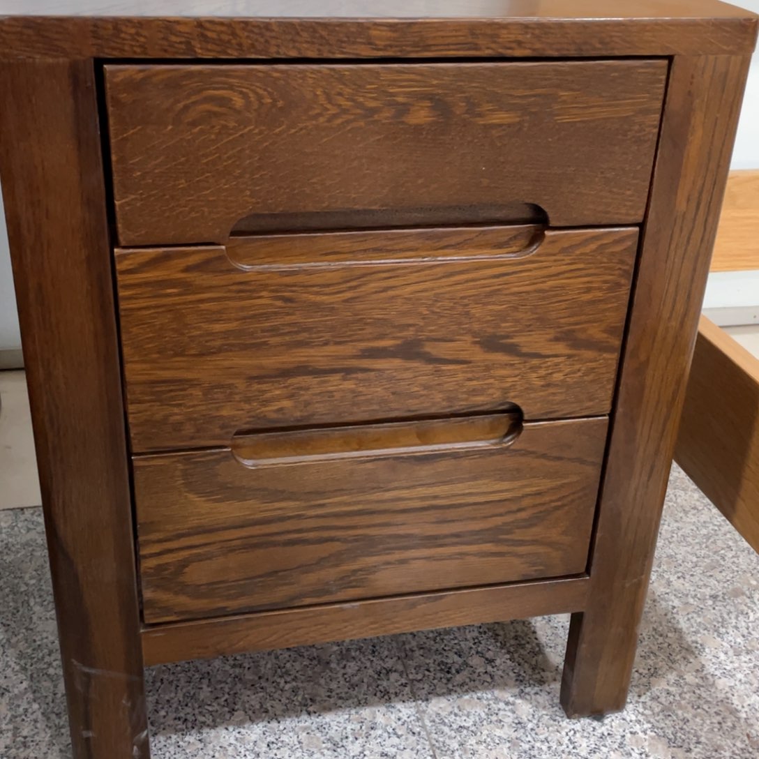 木白橡木胡桃色三抽