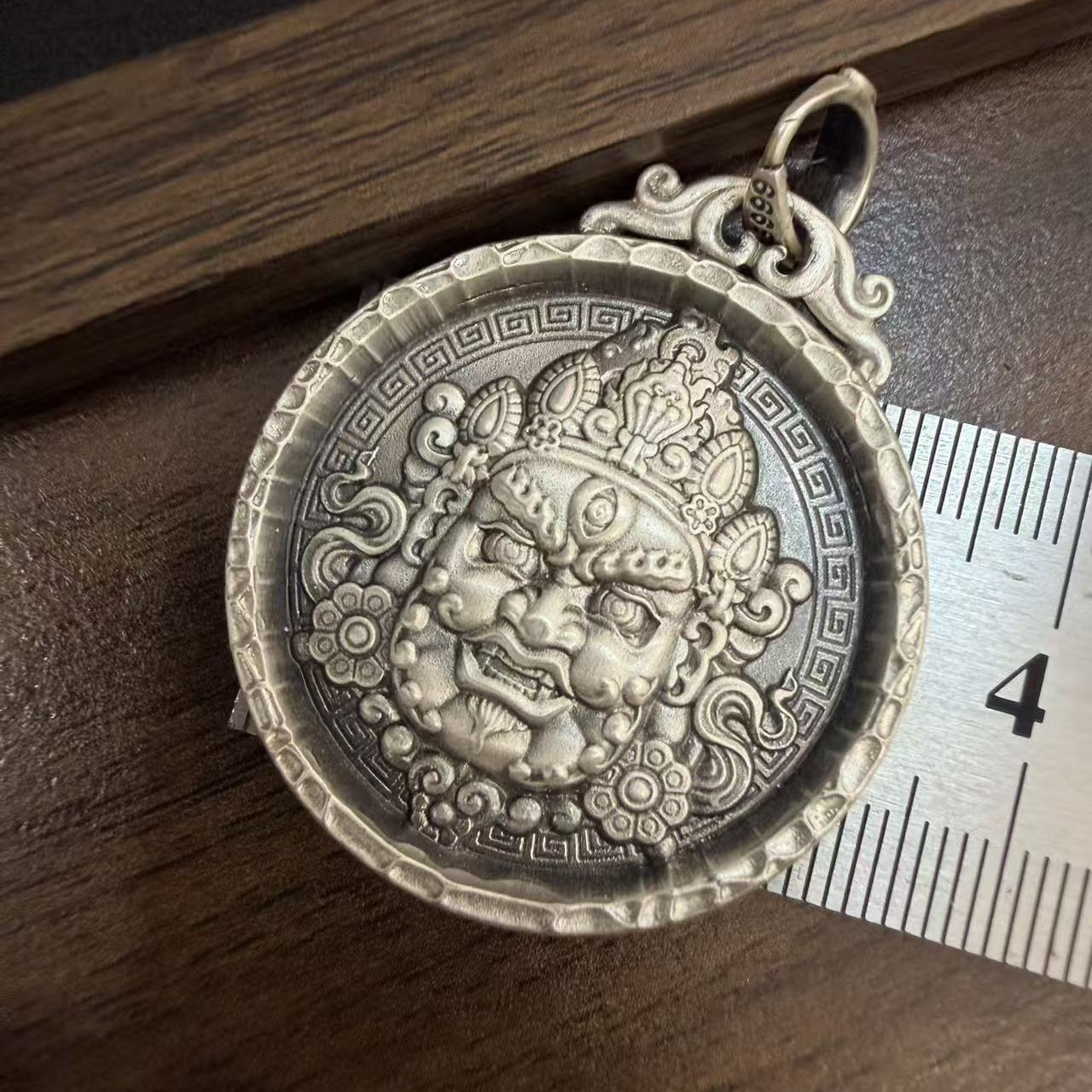 吊坠足银 纯银吊坠，黄财神精雕。足银999重量28克