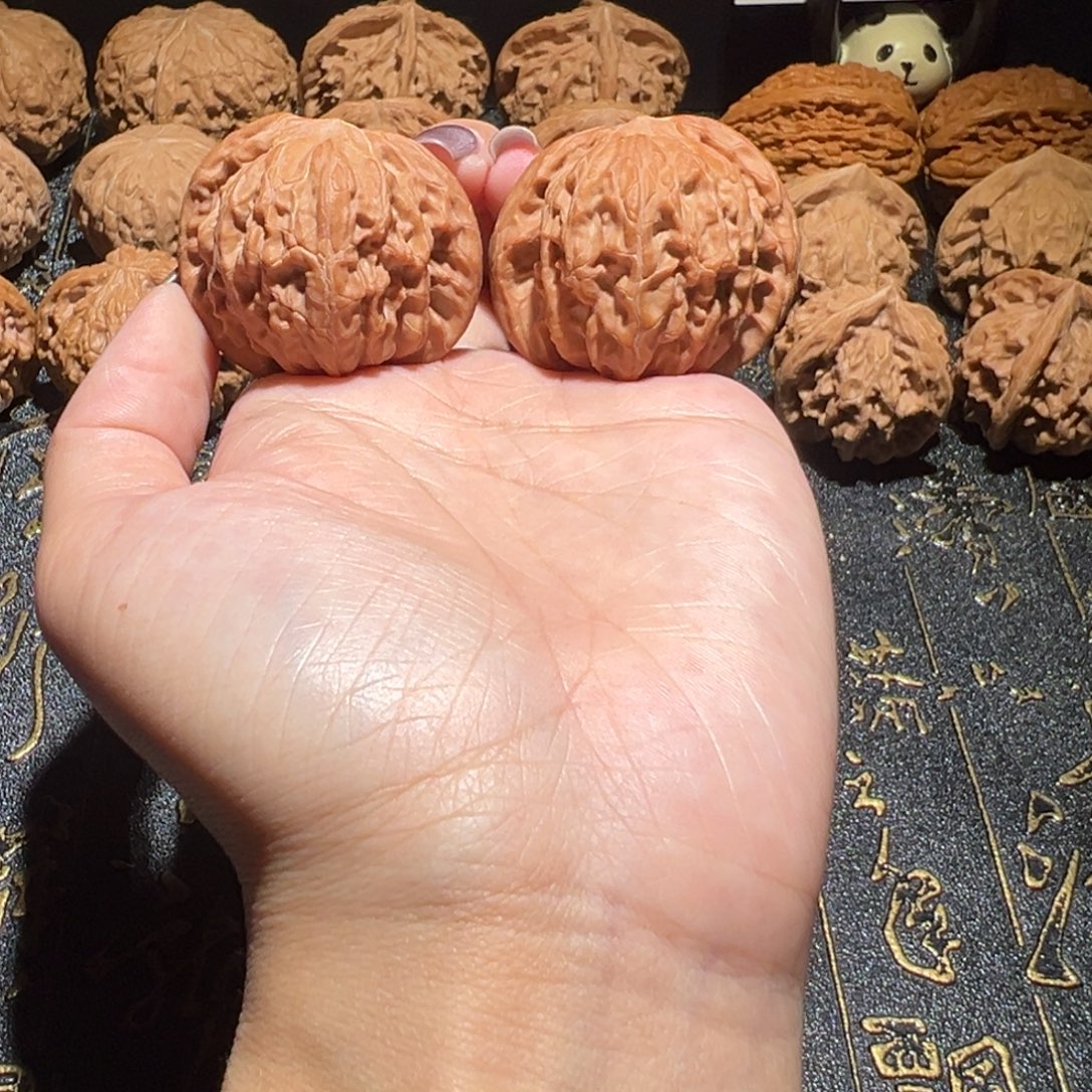 邹***呢文玩核桃吊坠磨盘40手把件