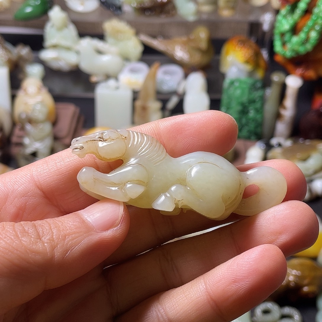 柒***默和田玉（糖玉）未镶嵌颈饰