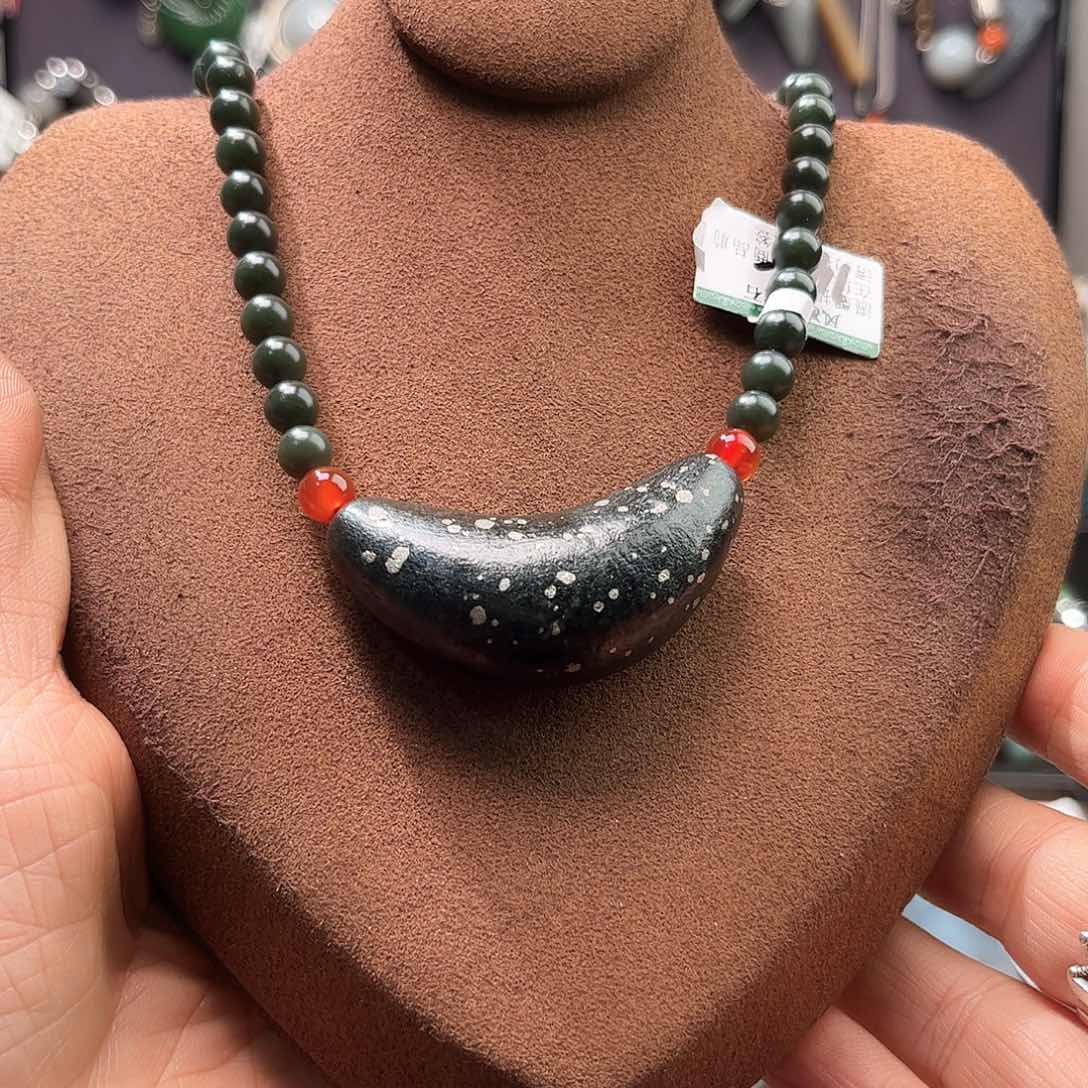 和田玉未镶嵌颈饰