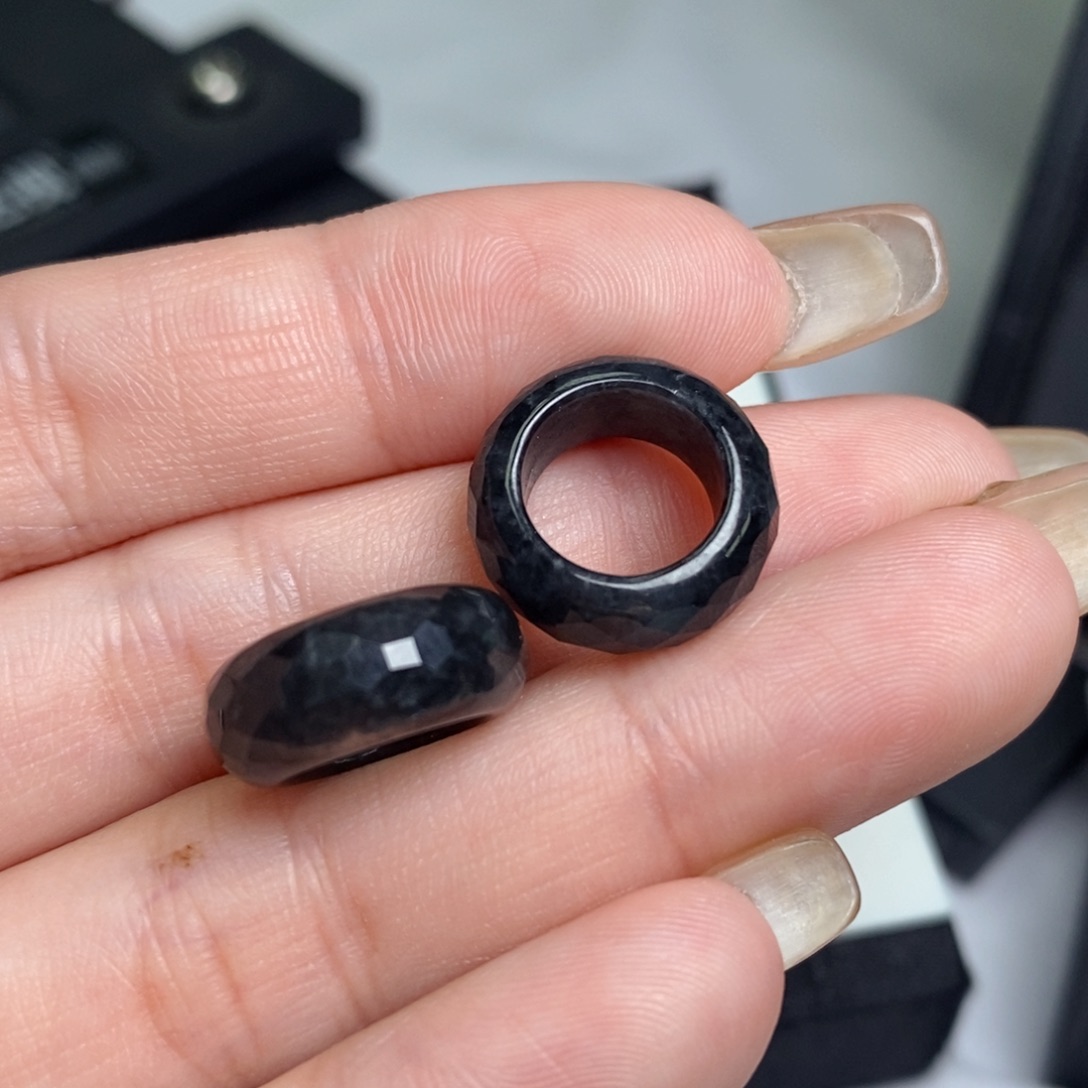 翡翠耳饰未镶嵌黑乌鸡切割面小轮胎圈