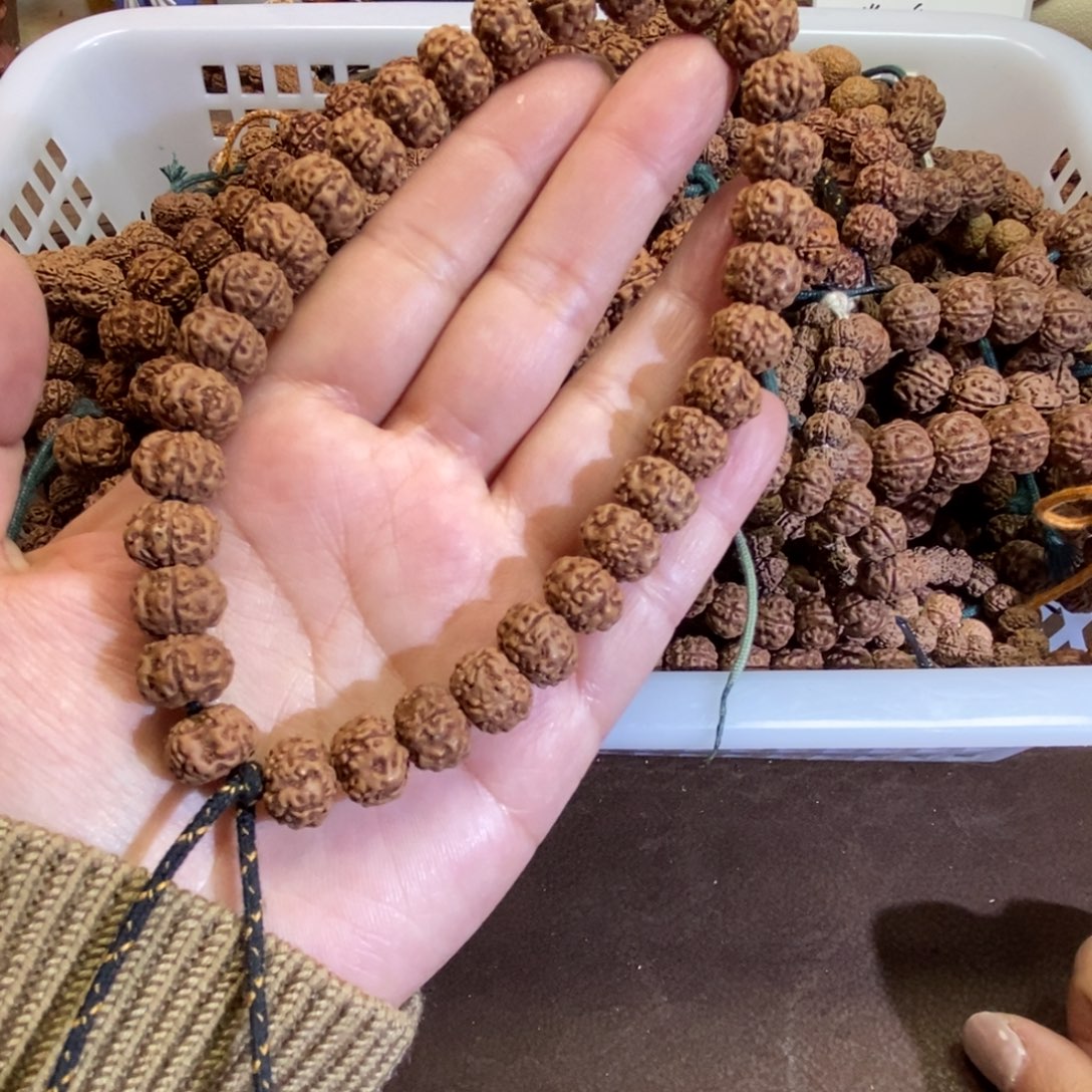 金刚菩提吊坠精挑断码玉蝶手持