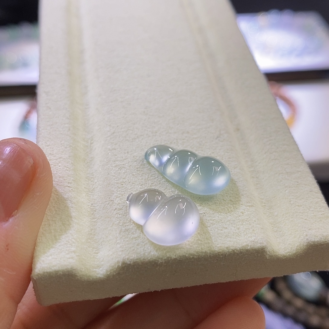 未镶嵌挂件翡翠多样发其一