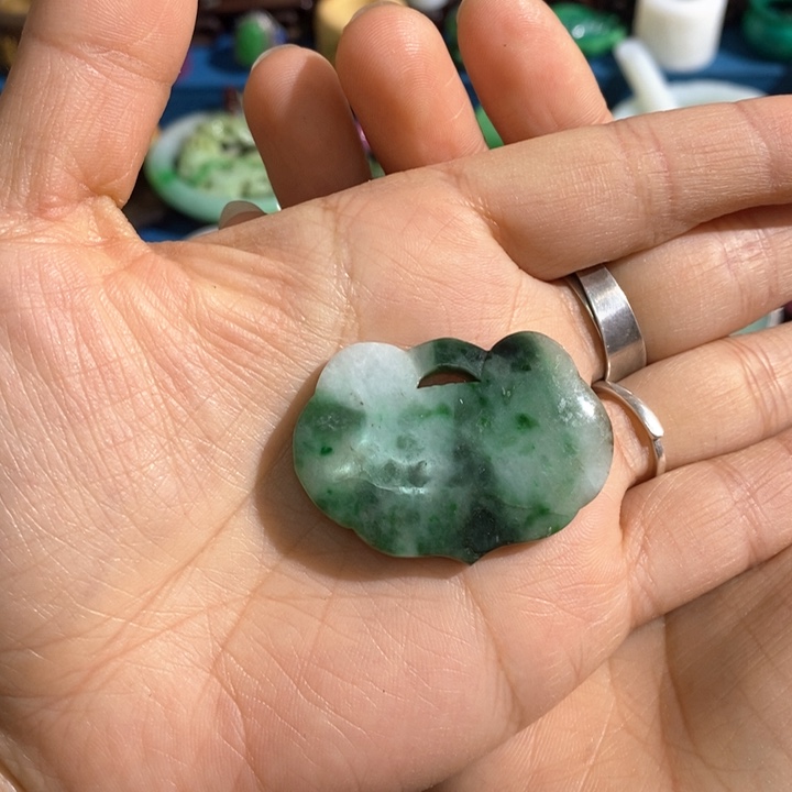 翡翠颈饰未镶嵌精美翡翠非常漂亮