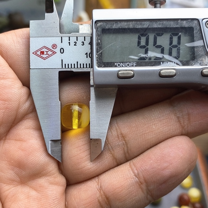 琥珀裸石未镶嵌30号9.7*8.4