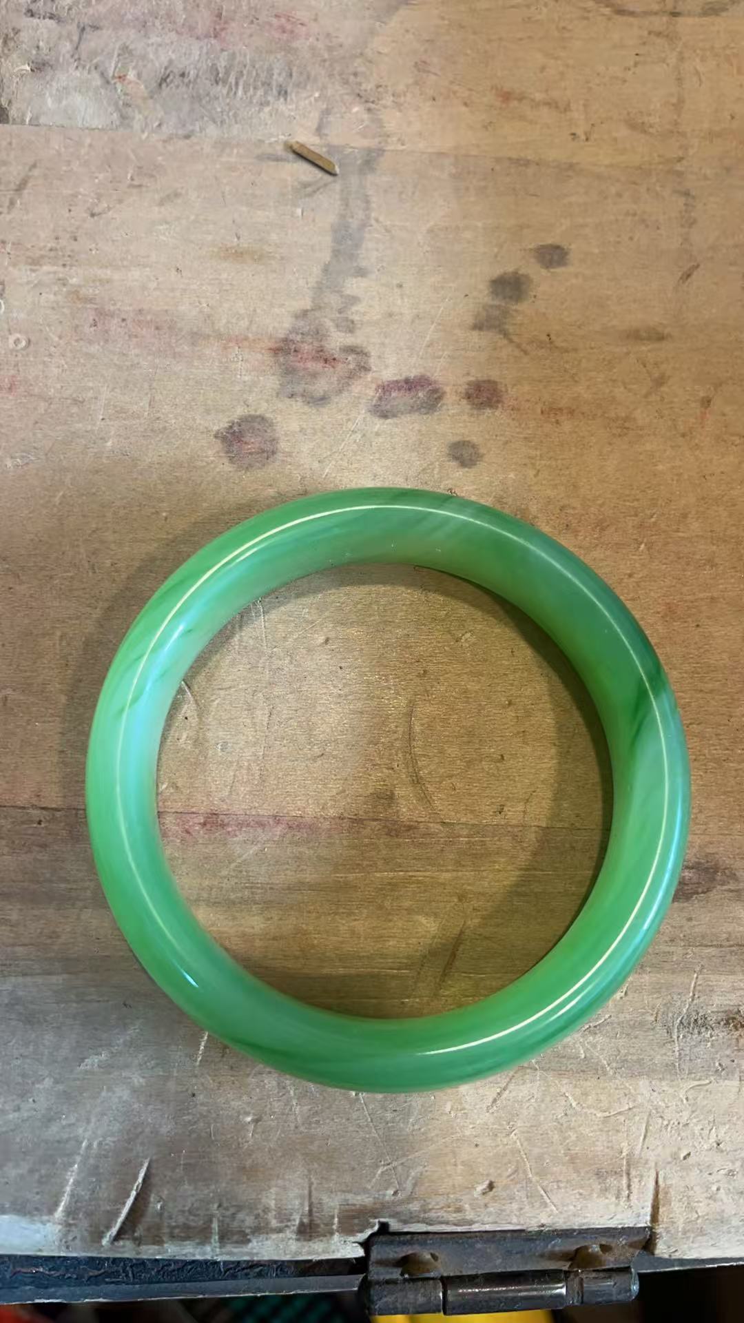 精品小绿手镯摆件一个