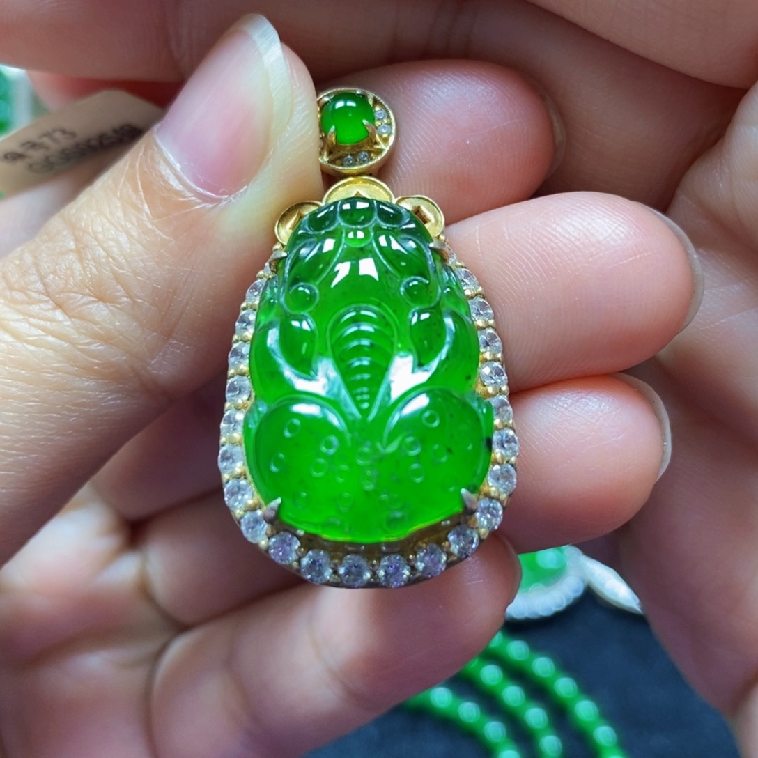 翡翠颈饰银S925镶嵌天然翡翠