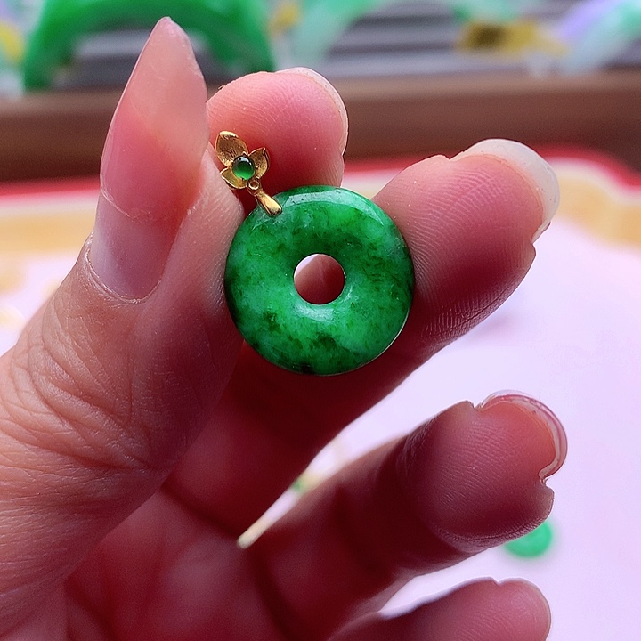 翡翠颈饰18K金镶嵌翡翠