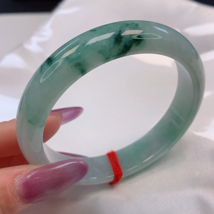 翡翠手镯未镶嵌56圈